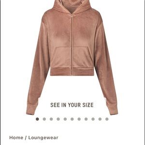 SET: Like new: Authentic Kim Kardashian lounge set